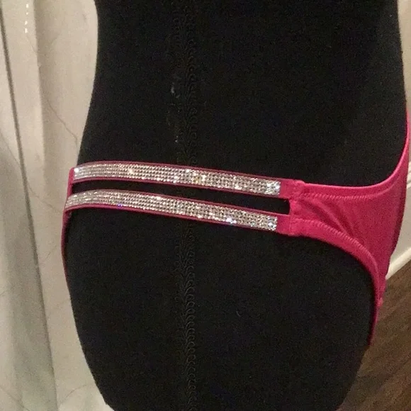 Victoria Secrets unique glam bikini - Picture 3 of 7